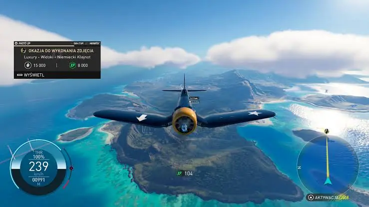 Avião de caça clássico sobrevoando a costa de Oʻahu