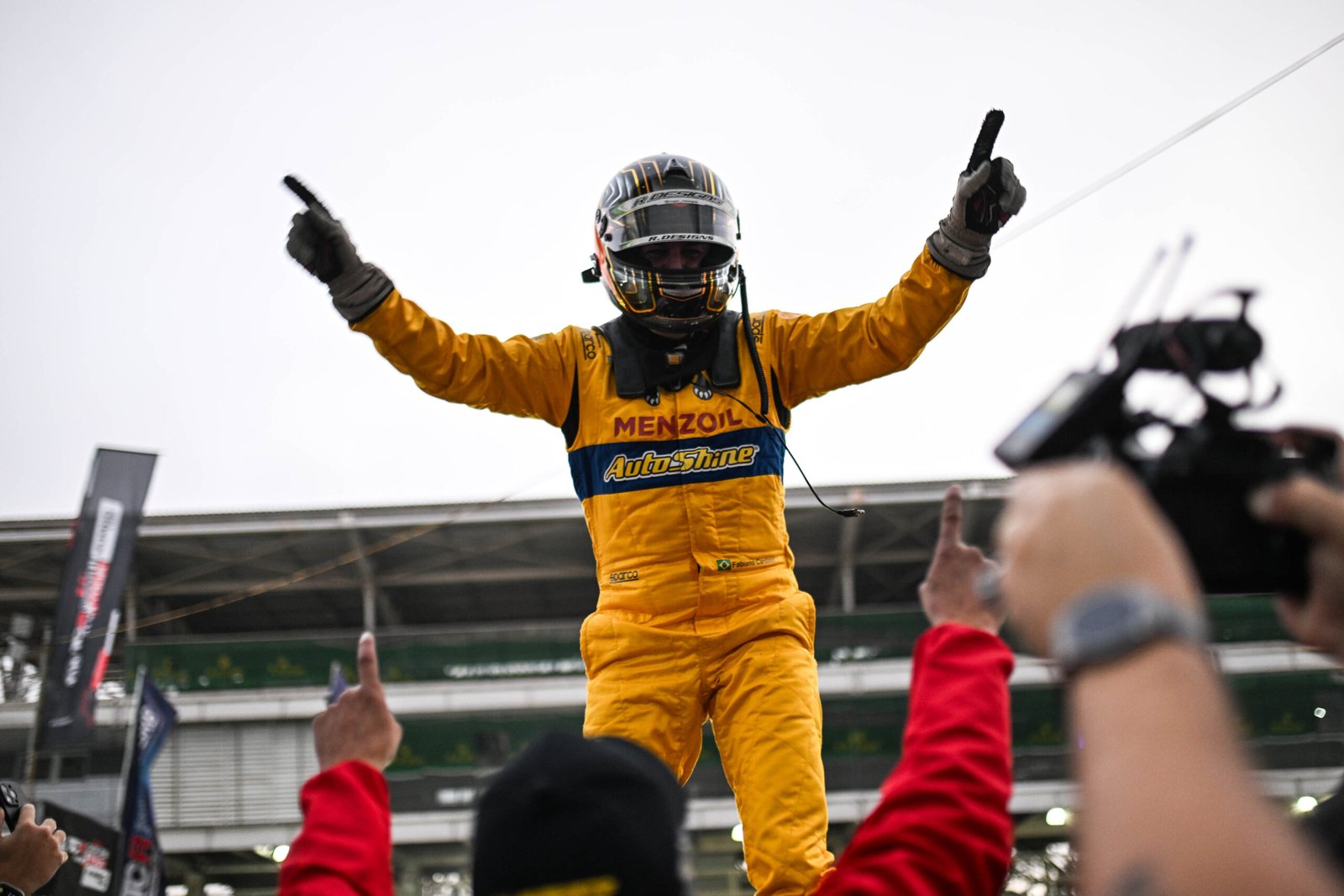 Turismo Nacional tem sábado emocionante em Interlagos - Image 1